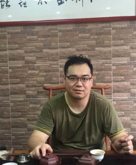紫砂艺人邵晨旭，工艺美术师