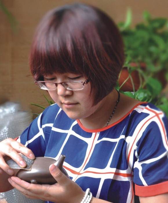 紫砂艺人邵益新，工艺美术员