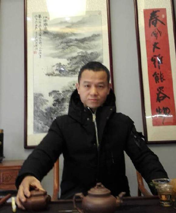 紫砂艺人邵益春，助理工艺美术师