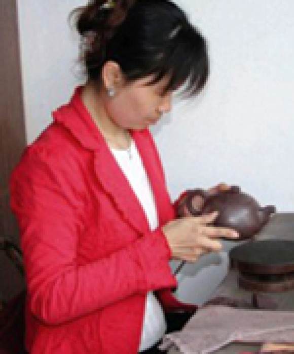 紫砂艺人邹旭敏，正高级工艺美术师