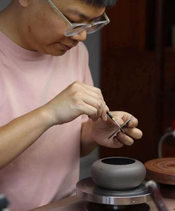 紫砂艺人邹渊，助理工艺美术师