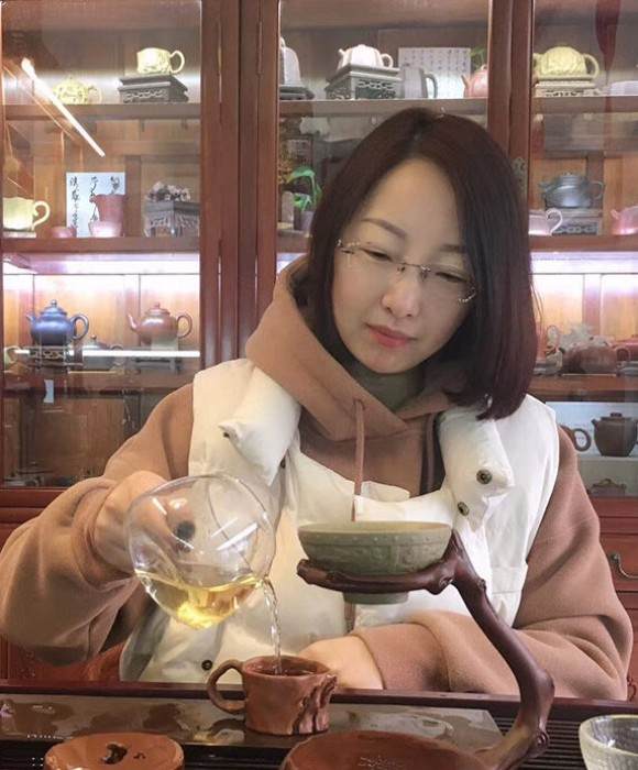 紫砂艺人郁云芳，助理工艺美术师