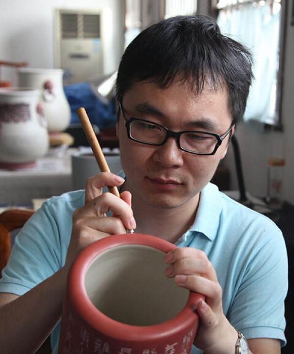 紫砂艺人郁志浩，助理工艺美术师