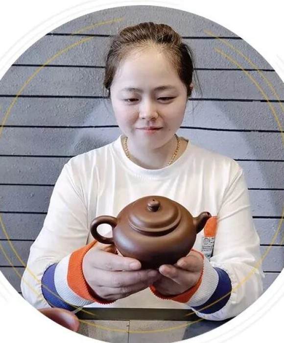 紫砂艺人郑燕，助理工艺美术师