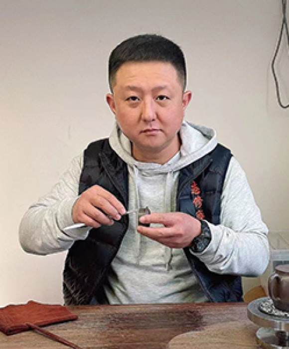 紫砂艺人郭君伟，工艺美术员