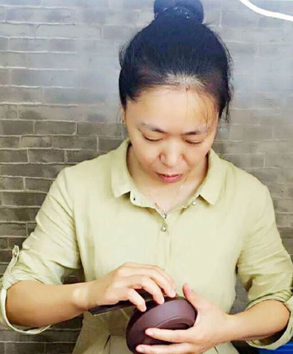 紫砂艺人郭玉兰，助理工艺美术师