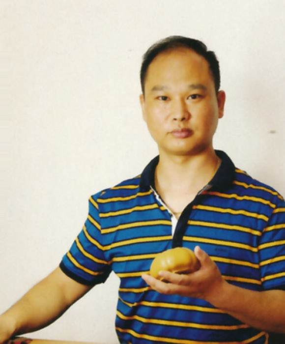 紫砂艺人金国东，工艺美术师