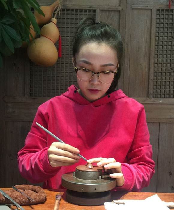 紫砂艺人金莉娜，助理工艺美术师