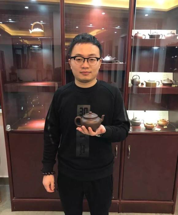 紫砂艺人金薛文，助理工艺美术师