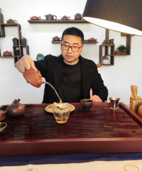紫砂艺人钟建辉，高级工艺美术师
