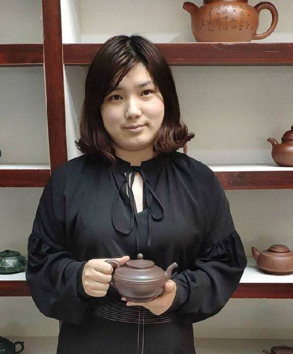 紫砂艺人钱丽梅，工艺美术师