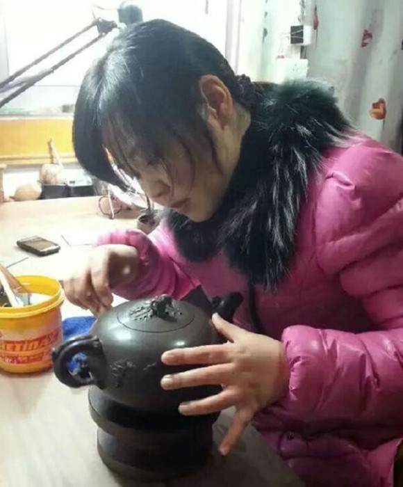 紫砂艺人钱云娇，工艺美术师
