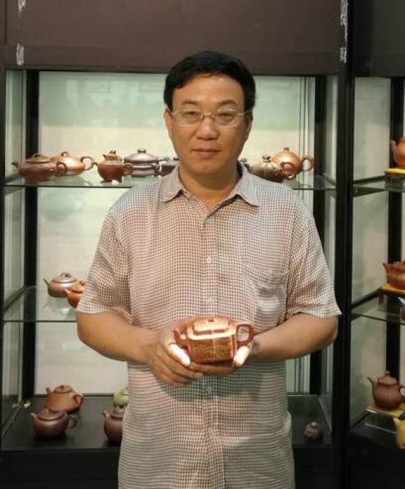紫砂艺人钱俊良，工艺美术师