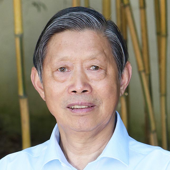 紫砂艺人钱午生，正高级工艺美术师（乡土人才评审获得）