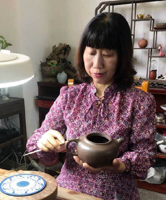 紫砂艺人钱小红，助理工艺美术师