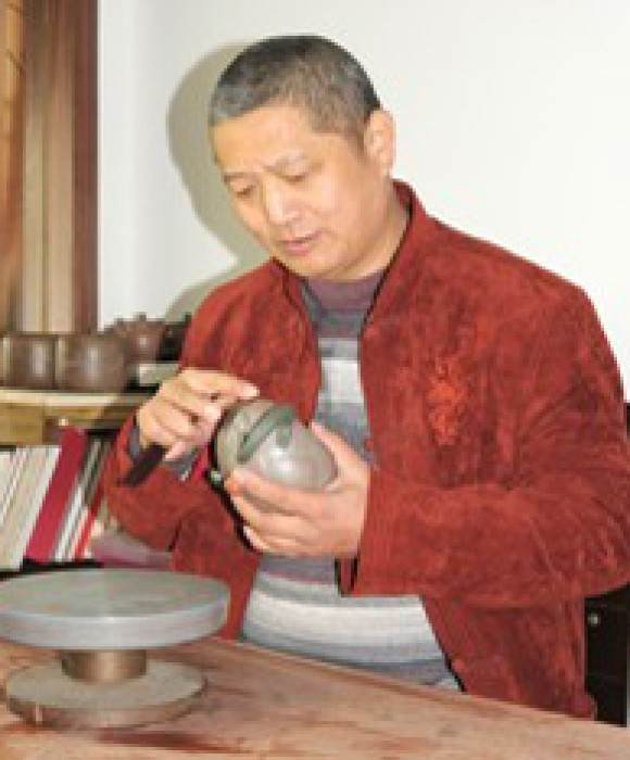 紫砂艺人钱建生，高级工艺美术师