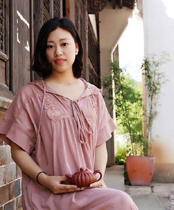 紫砂艺人钱李燕，助理工艺美术师