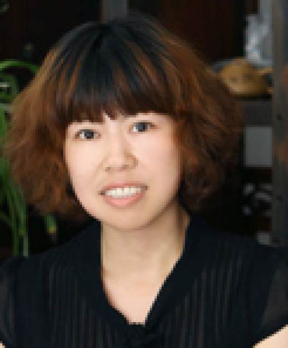 紫砂艺人钱海霞，高级工艺美术师