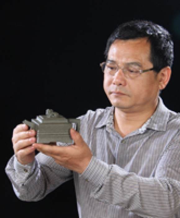紫砂艺人钱金泉，高级工艺美术师