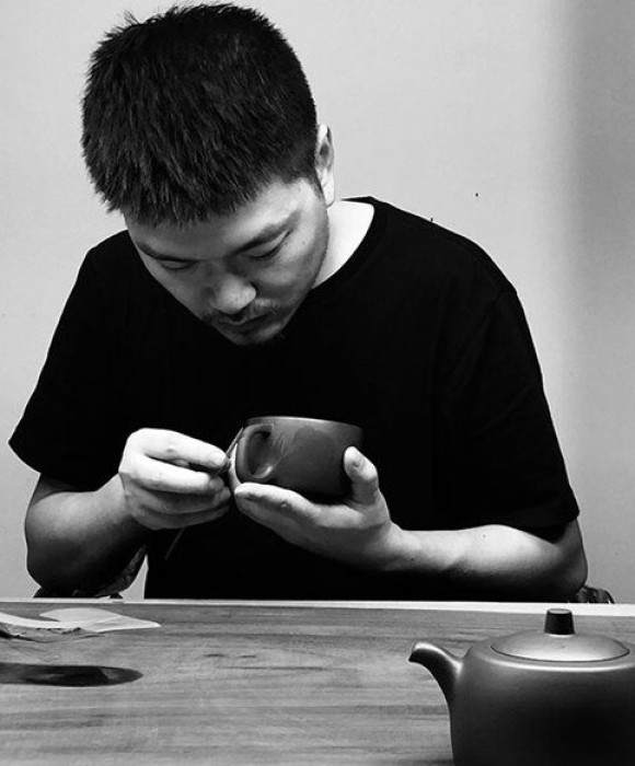 紫砂艺人闵军，助理工艺美术师