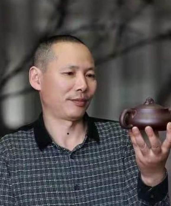 紫砂艺人闵忠顺，高级工艺美术师