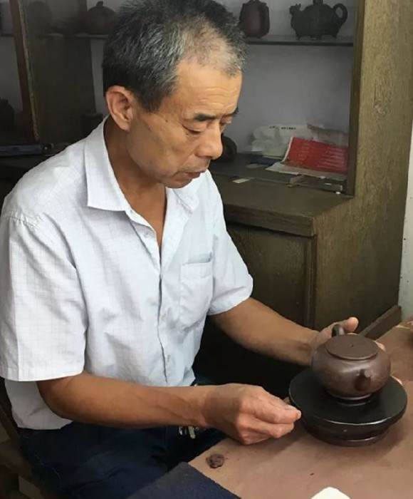紫砂艺人闵祥君，工艺美术师