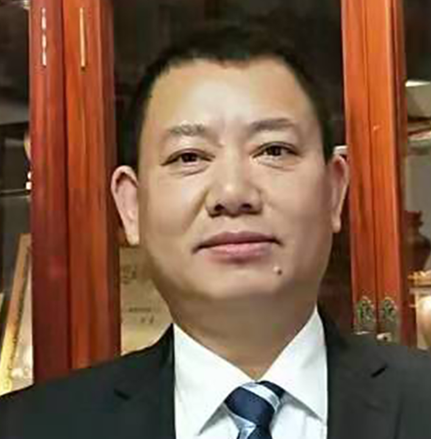 紫砂艺人闵荣彬，助理工艺美术师