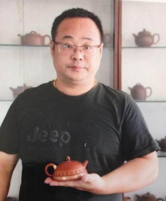 紫砂艺人闵雷，工艺美术师