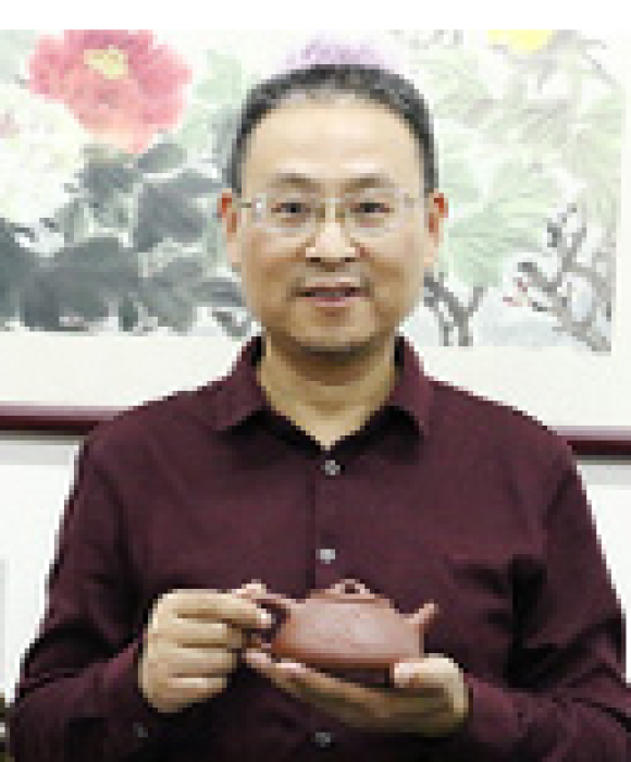 紫砂艺人闻正荣，助理工艺美术师