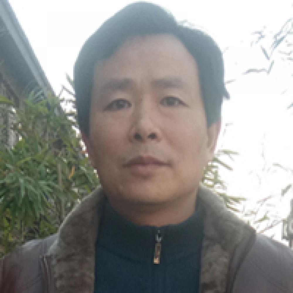 紫砂艺人陆利华，高级工艺美术师