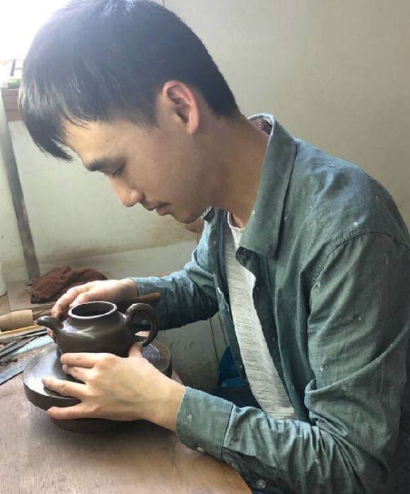紫砂艺人陆圣超，助理工艺美术师