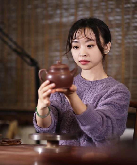紫砂艺人陆婕婕，工艺美术师