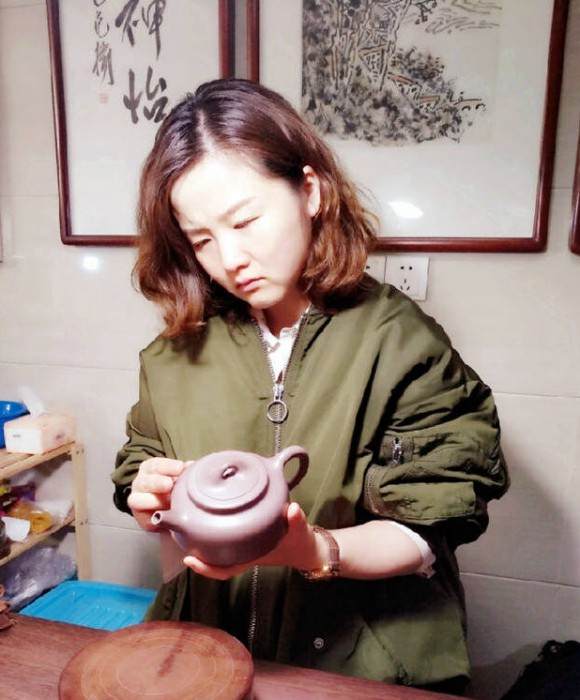 紫砂艺人陆慧，工艺美术员