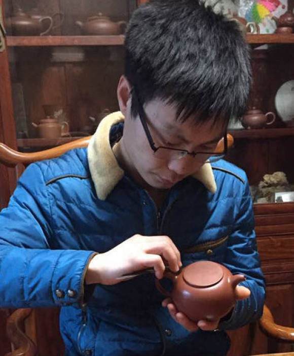 紫砂艺人陆振，工艺美术员