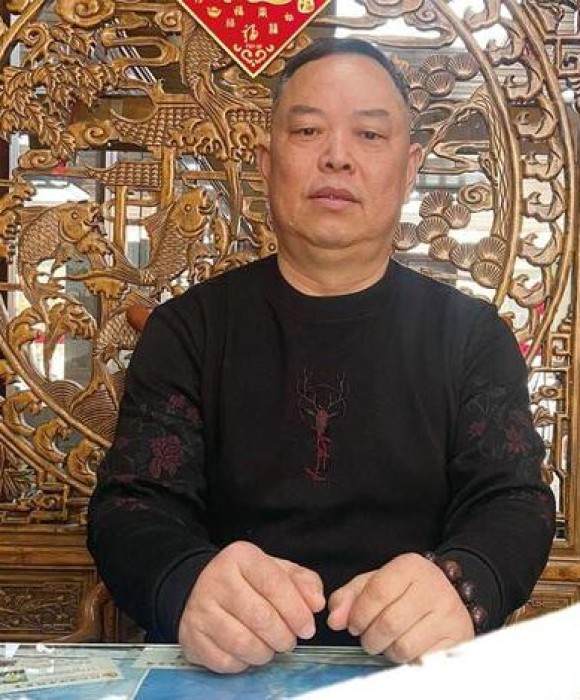紫砂艺人陆新军，工艺美术师