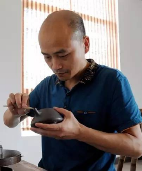 紫砂艺人陆松云，工艺美术师