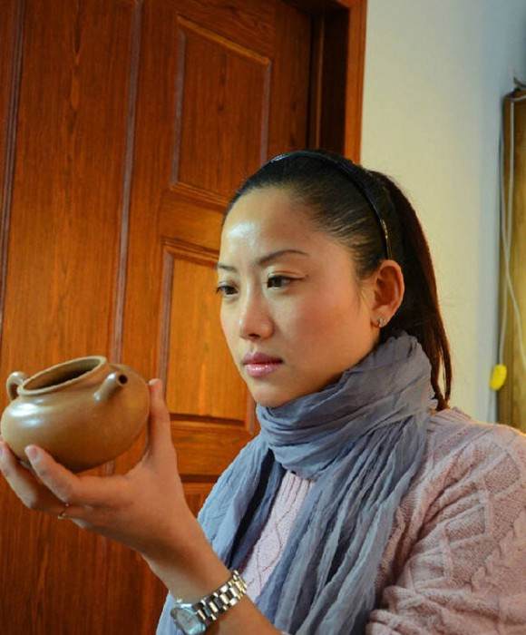 紫砂艺人陆琴，工艺美术师