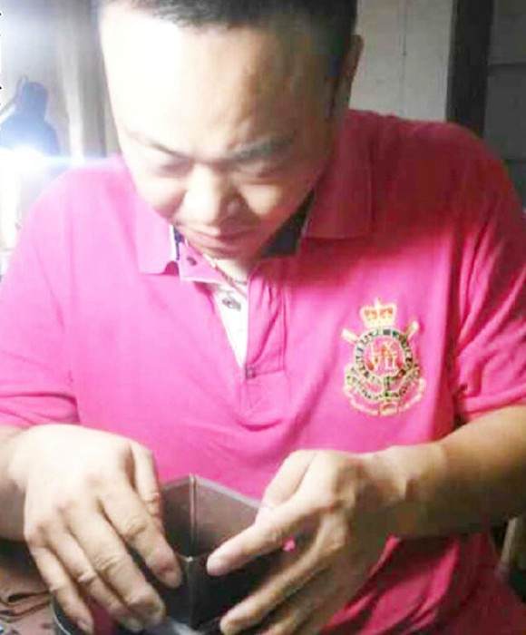 紫砂艺人陆震，助理工艺美术师