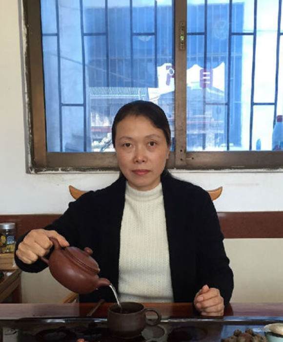 紫砂艺人陈占英，工艺美术师
