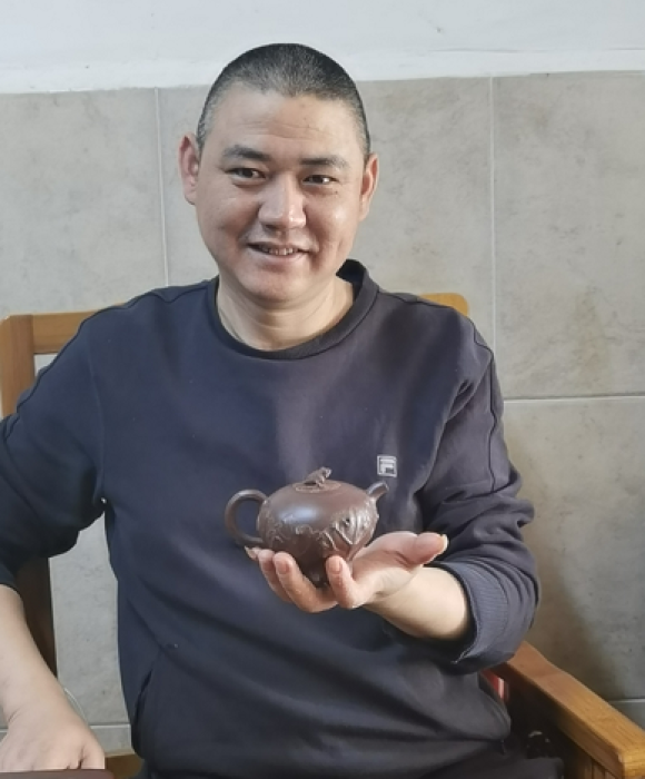 紫砂艺人陈卫平，民间实力派