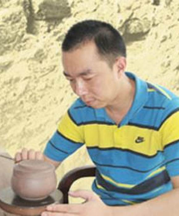 紫砂艺人陈卫斌，助理工艺美术师