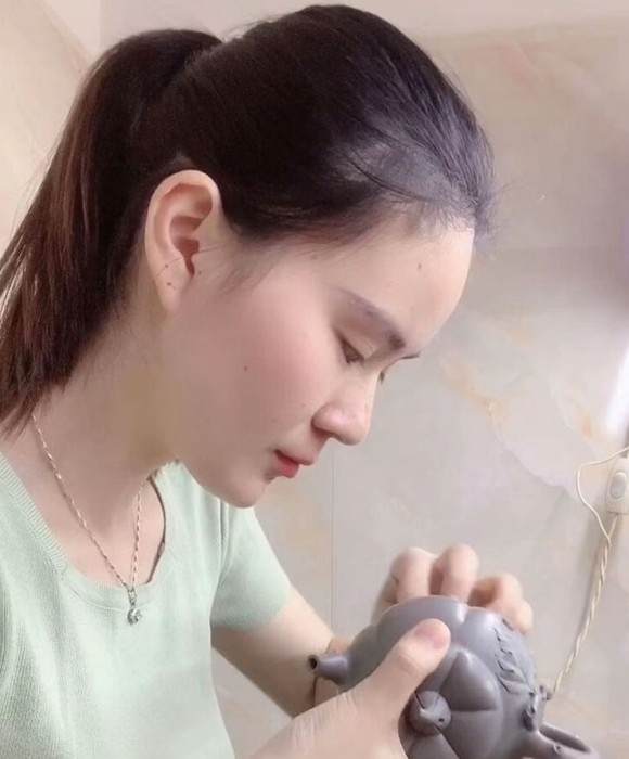 紫砂艺人陈嘉倩，助理工艺美术师
