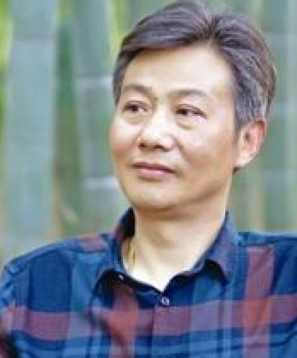紫砂艺人陈大龙，高级工艺美术师