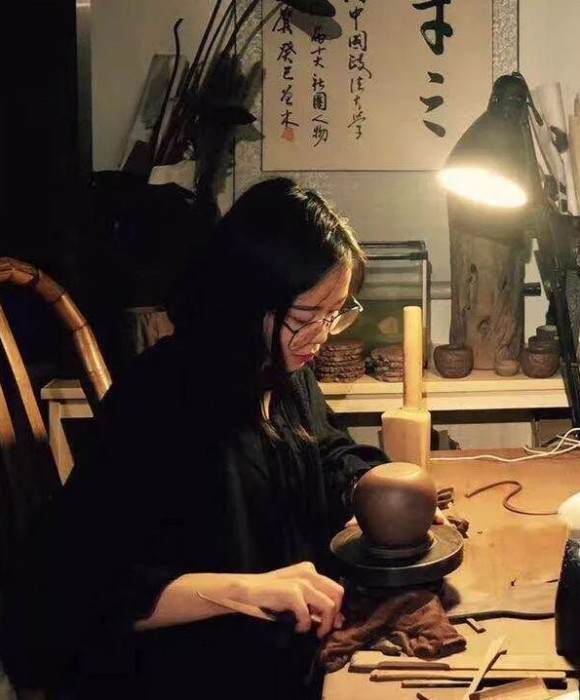 紫砂艺人陈姣，助理工艺美术师