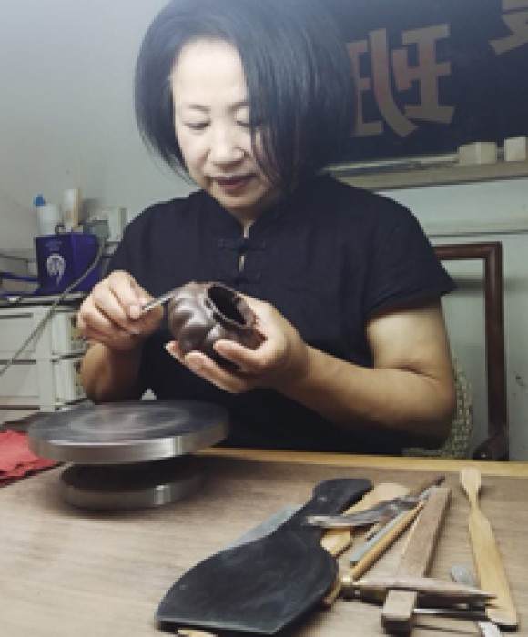 紫砂艺人陈宝娣，高级工艺美术师