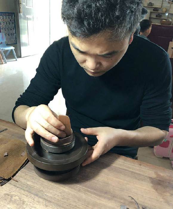紫砂艺人陈康飞，工艺美术师