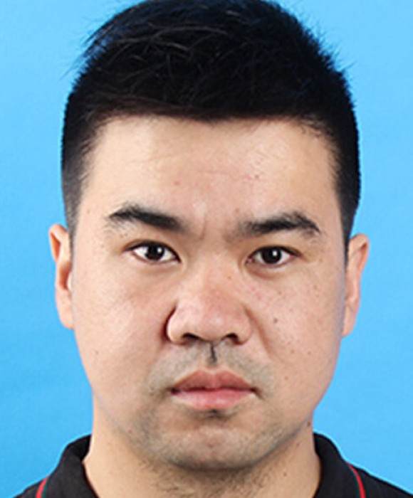 紫砂艺人陈康，助理工艺美术师