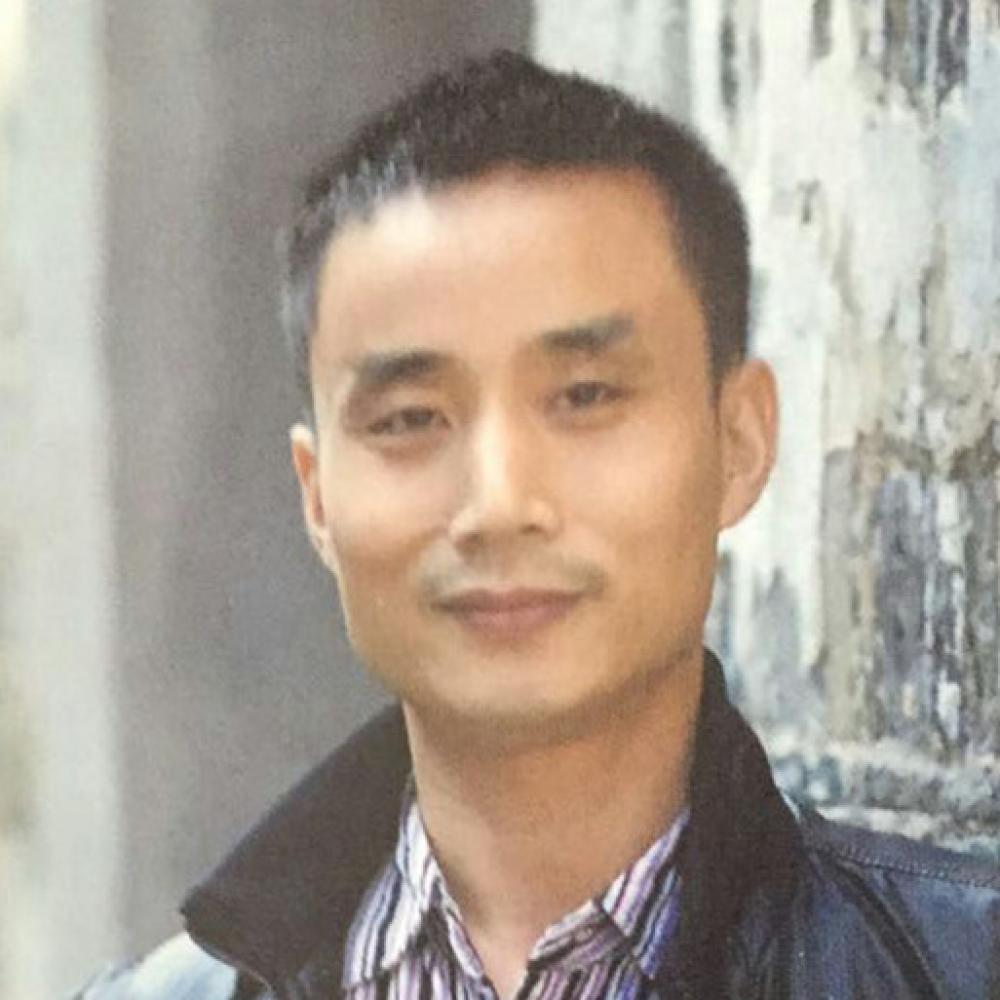 紫砂艺人陈建中，工艺美术师