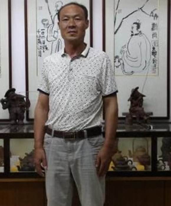 紫砂艺人陈建明，工艺美术师
