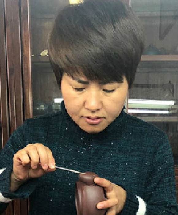 紫砂艺人陈建琴，助理工艺美术师